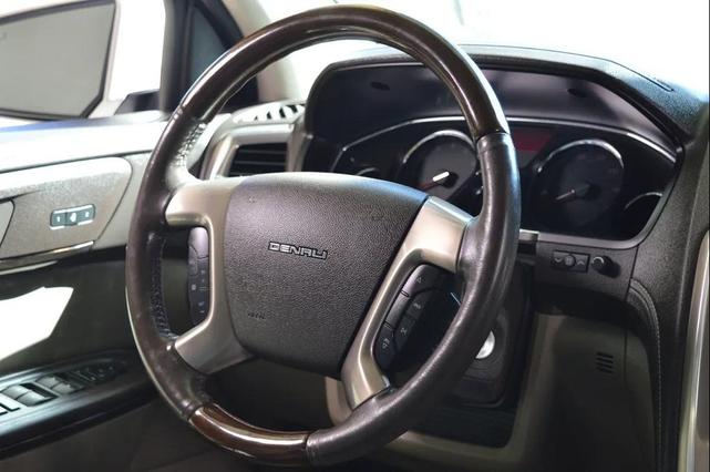 Photo of 2015 White Diamond Tricoat GMC Acadia
