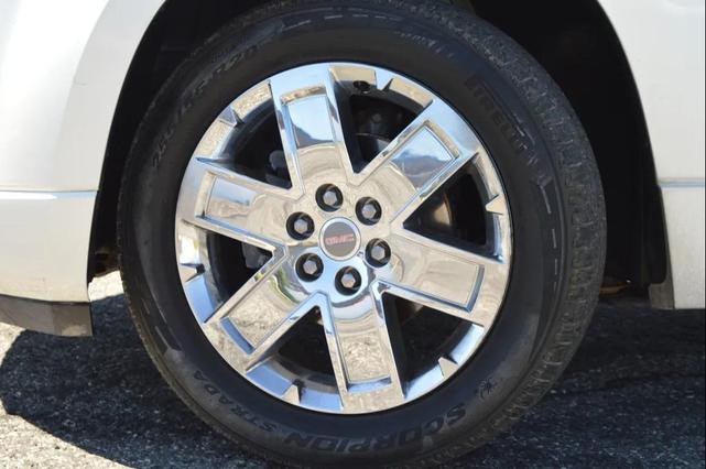 Photo of 2015 White Diamond Tricoat GMC Acadia
