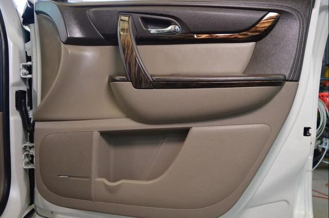 Photo of 2015 White Diamond Tricoat GMC Acadia