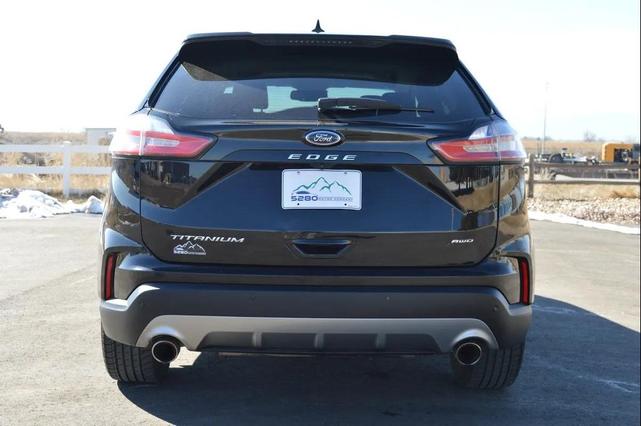 Photo of 2022 Agate Black Metallic Ford Edge