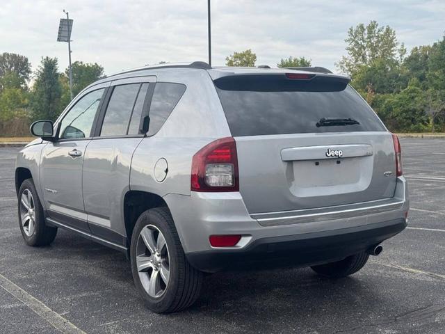 Photo of 2016 Billet Silver Clearcoat Metallic Jeep Compass