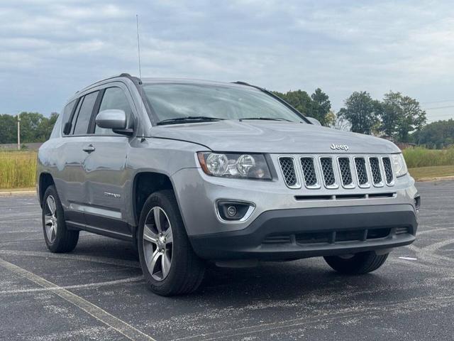 Photo of 2016 Billet Silver Clearcoat Metallic Jeep Compass
