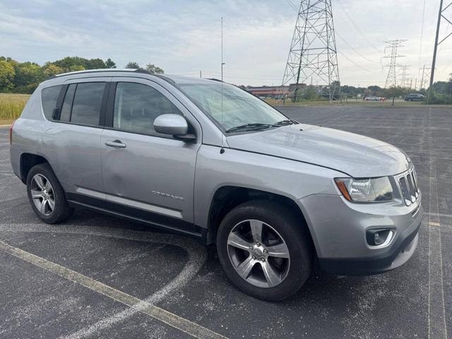Photo of 2016 Billet Silver Clearcoat Metallic Jeep Compass