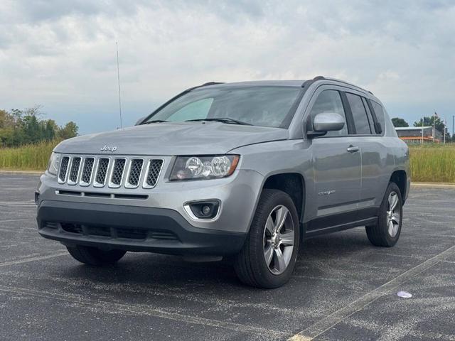 Photo of 2016 Billet Silver Clearcoat Metallic Jeep Compass