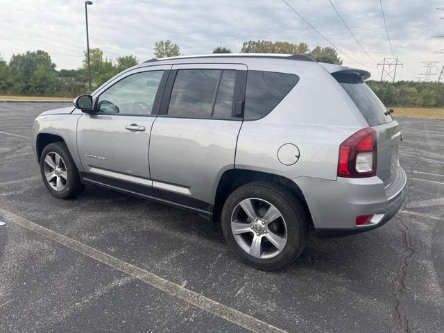Photo of 2016 Billet Silver Clearcoat Metallic Jeep Compass