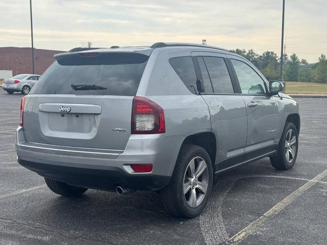 Photo of 2016 Billet Silver Clearcoat Metallic Jeep Compass