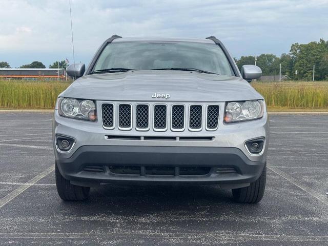 Photo of 2016 Billet Silver Clearcoat Metallic Jeep Compass
