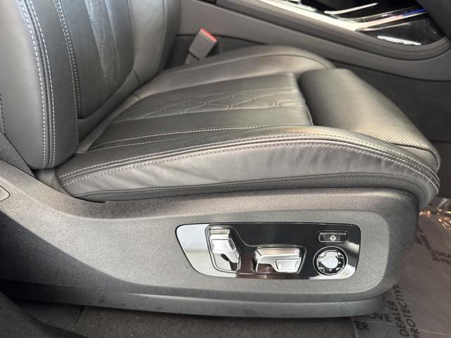 Photo of 2023 Brooklyn Grey Metallic BMW X7