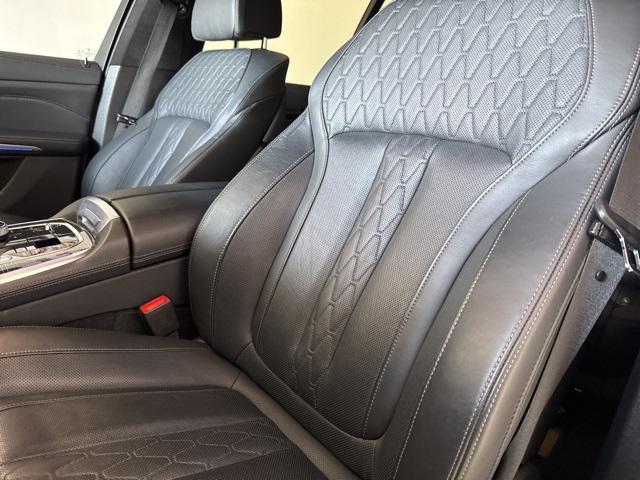 Photo of 2023 Brooklyn Grey Metallic BMW X7