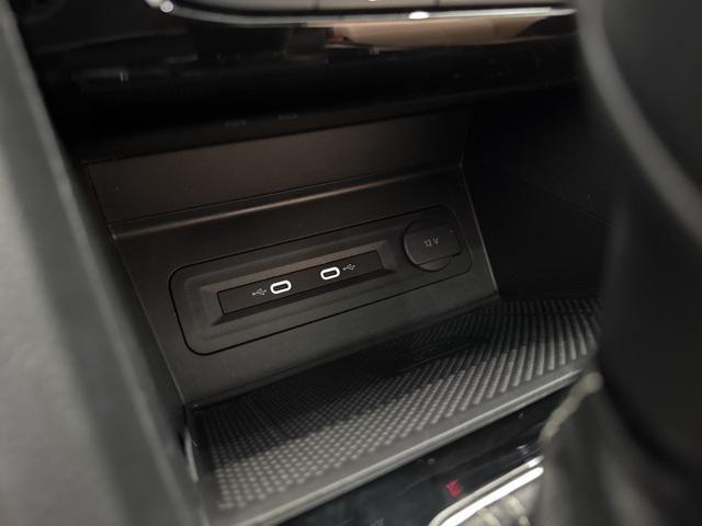 Photo of 2022 White Pearl Volkswagen Atlas Cross Sport