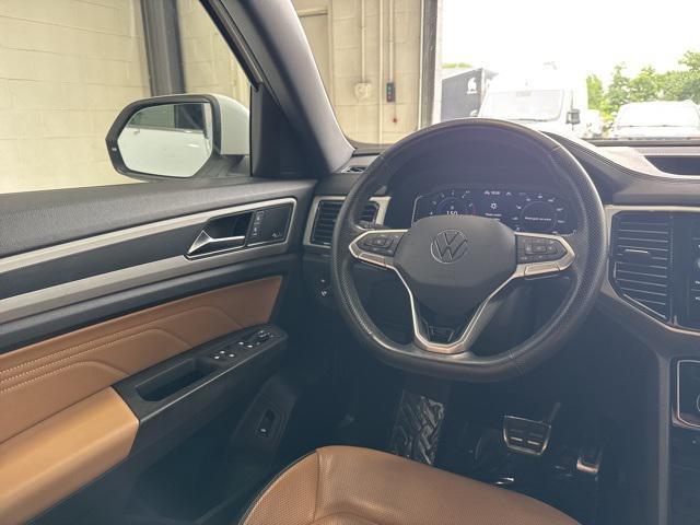 Photo of 2022 White Pearl Volkswagen Atlas Cross Sport