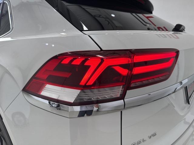 Photo of 2022 White Pearl Volkswagen Atlas Cross Sport