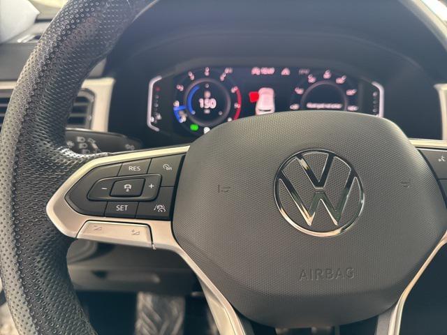 Photo of 2022 White Pearl Volkswagen Atlas Cross Sport