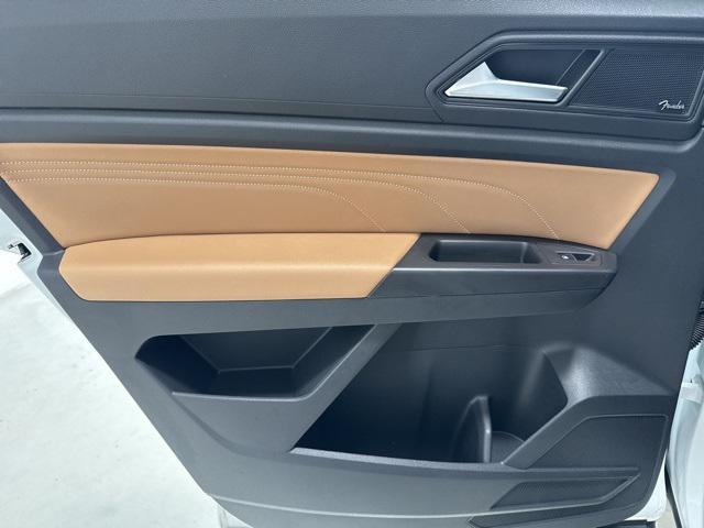 Photo of 2022 White Pearl Volkswagen Atlas Cross Sport