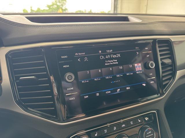 Photo of 2022 White Pearl Volkswagen Atlas Cross Sport