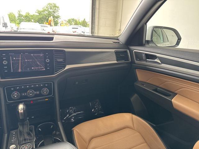 Photo of 2022 White Pearl Volkswagen Atlas Cross Sport