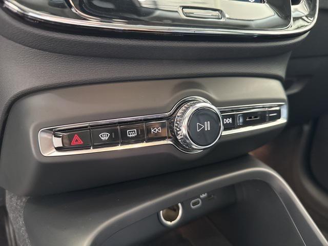 Photo of 2024 Sage Green Metallic Volvo XC40