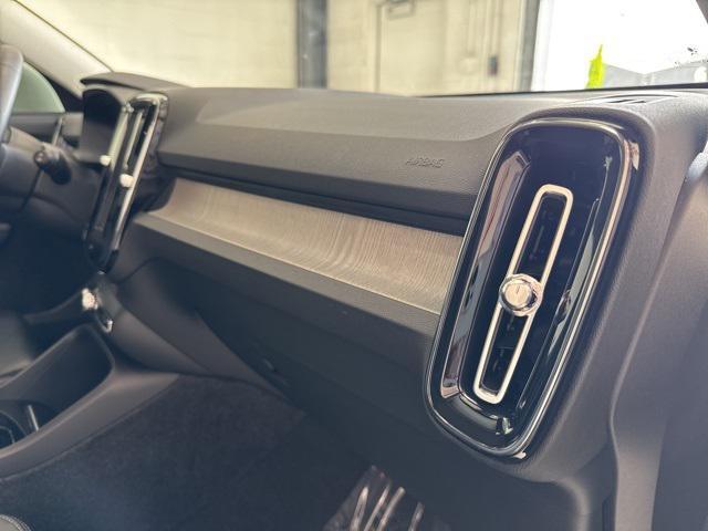 Photo of 2024 Sage Green Metallic Volvo XC40