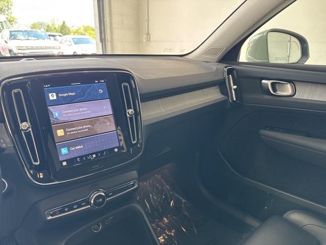 Photo of 2024 Sage Green Metallic Volvo XC40