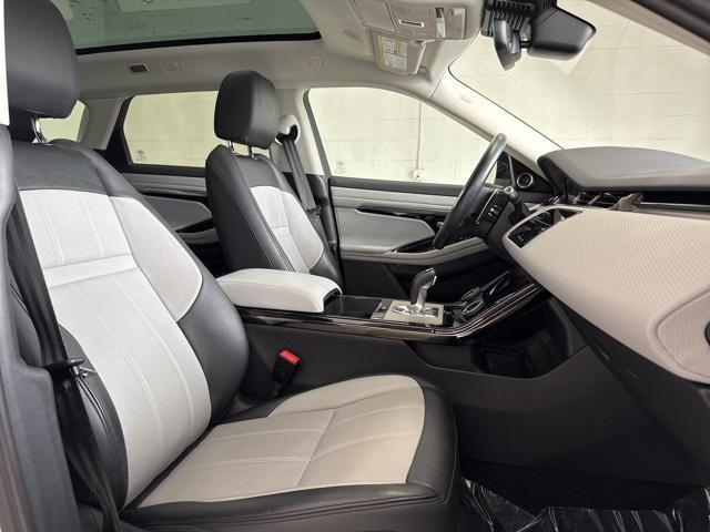 Photo of 2022 White Land Rover Range Rover Evoque