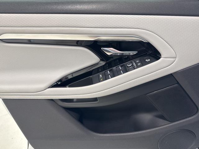 Photo of 2022 White Land Rover Range Rover Evoque