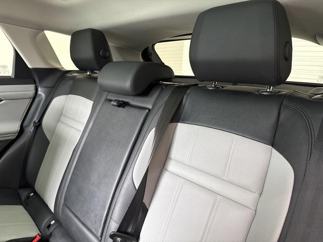 Photo of 2022 White Land Rover Range Rover Evoque