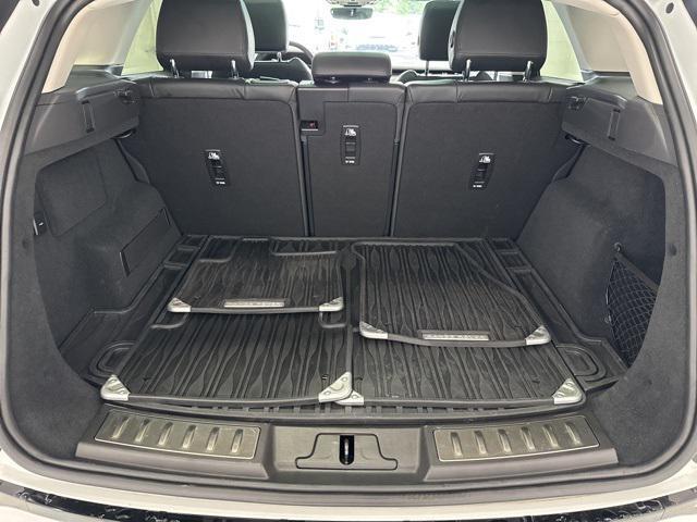 Photo of 2022 White Land Rover Range Rover Evoque