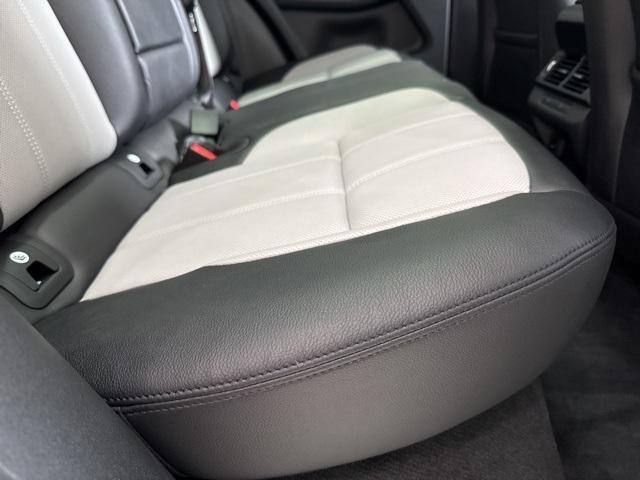 Photo of 2022 White Land Rover Range Rover Evoque