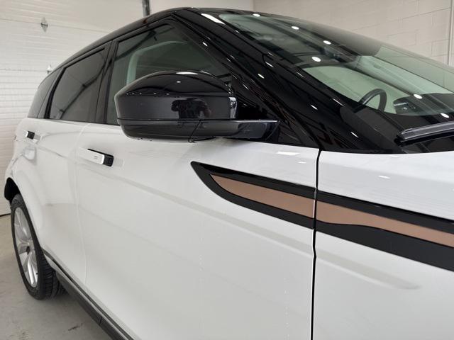 Photo of 2022 White Land Rover Range Rover Evoque
