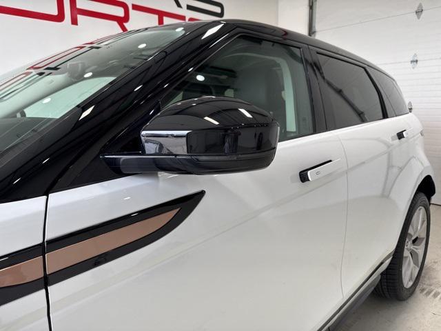 Photo of 2022 White Land Rover Range Rover Evoque