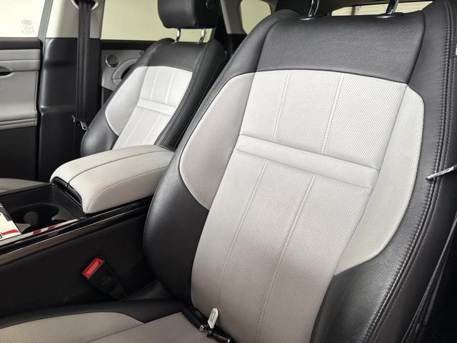 Photo of 2022 White Land Rover Range Rover Evoque