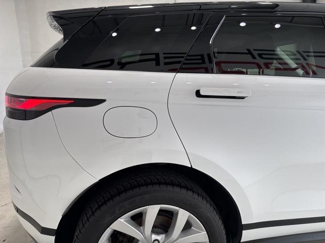 Photo of 2022 White Land Rover Range Rover Evoque