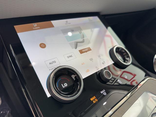 Photo of 2022 White Land Rover Range Rover Evoque