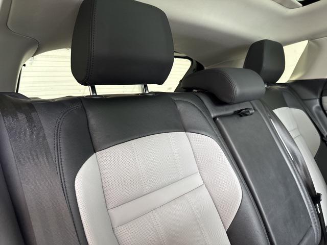 Photo of 2022 White Land Rover Range Rover Evoque