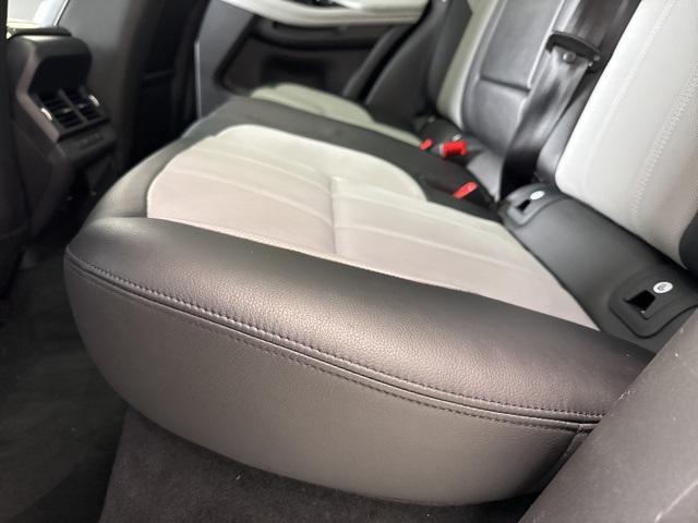 Photo of 2022 White Land Rover Range Rover Evoque