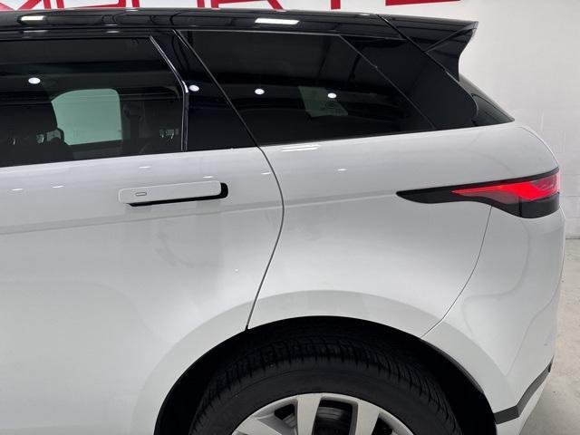 Photo of 2022 White Land Rover Range Rover Evoque