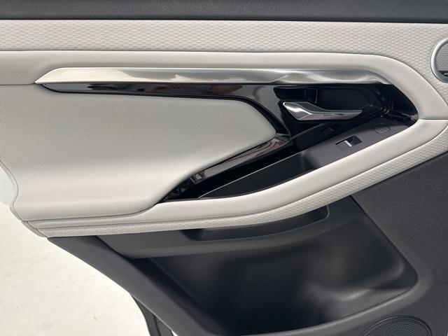 Photo of 2022 White Land Rover Range Rover Evoque