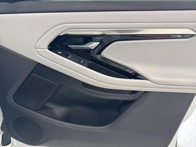 Photo of 2022 White Land Rover Range Rover Evoque