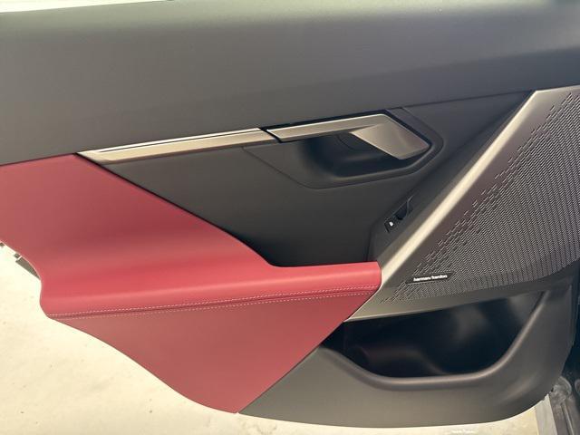 Photo of 2025 Black Sapphire Metallic BMW i5