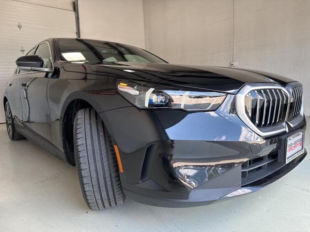 Photo of 2025 Black Sapphire Metallic BMW i5