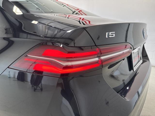 Photo of 2025 Black Sapphire Metallic BMW i5