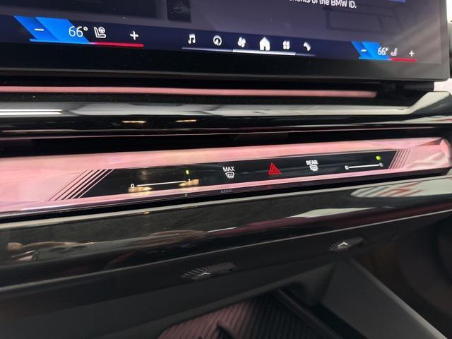 Photo of 2025 Black Sapphire Metallic BMW i5