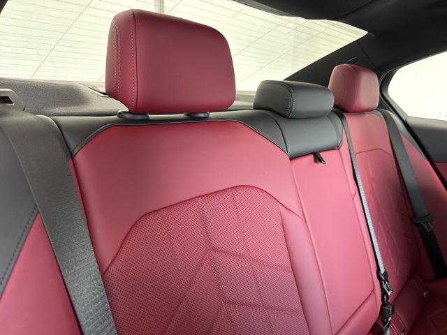 Photo of 2025 Black Sapphire Metallic BMW i5