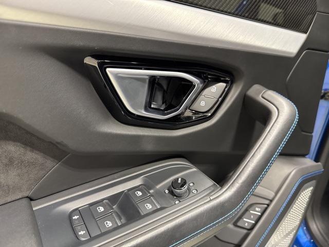 Photo of 2020 Blue Lamborghini Urus
