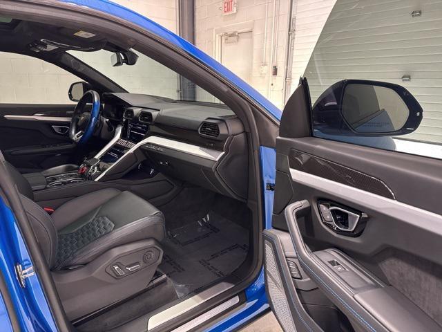 Photo of 2020 Blue Lamborghini Urus