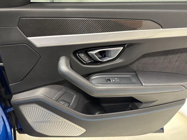 Photo of 2020 Blue Lamborghini Urus