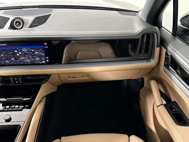 Photo of 2025 Black Metallic Porsche Cayenne