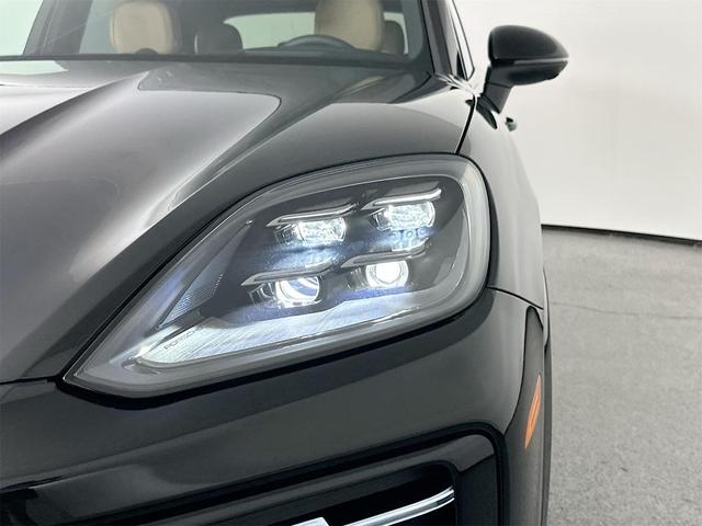 Photo of 2025 Black Metallic Porsche Cayenne