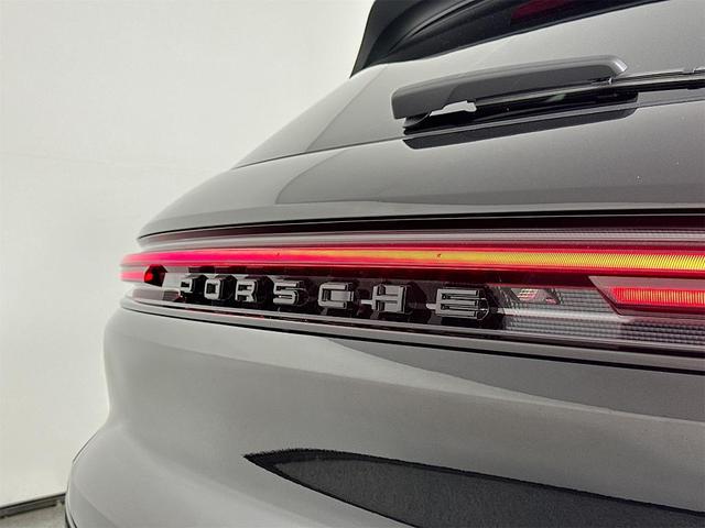 Photo of 2025 Black Metallic Porsche Cayenne