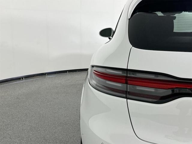 Photo of 2025 White Porsche Macan